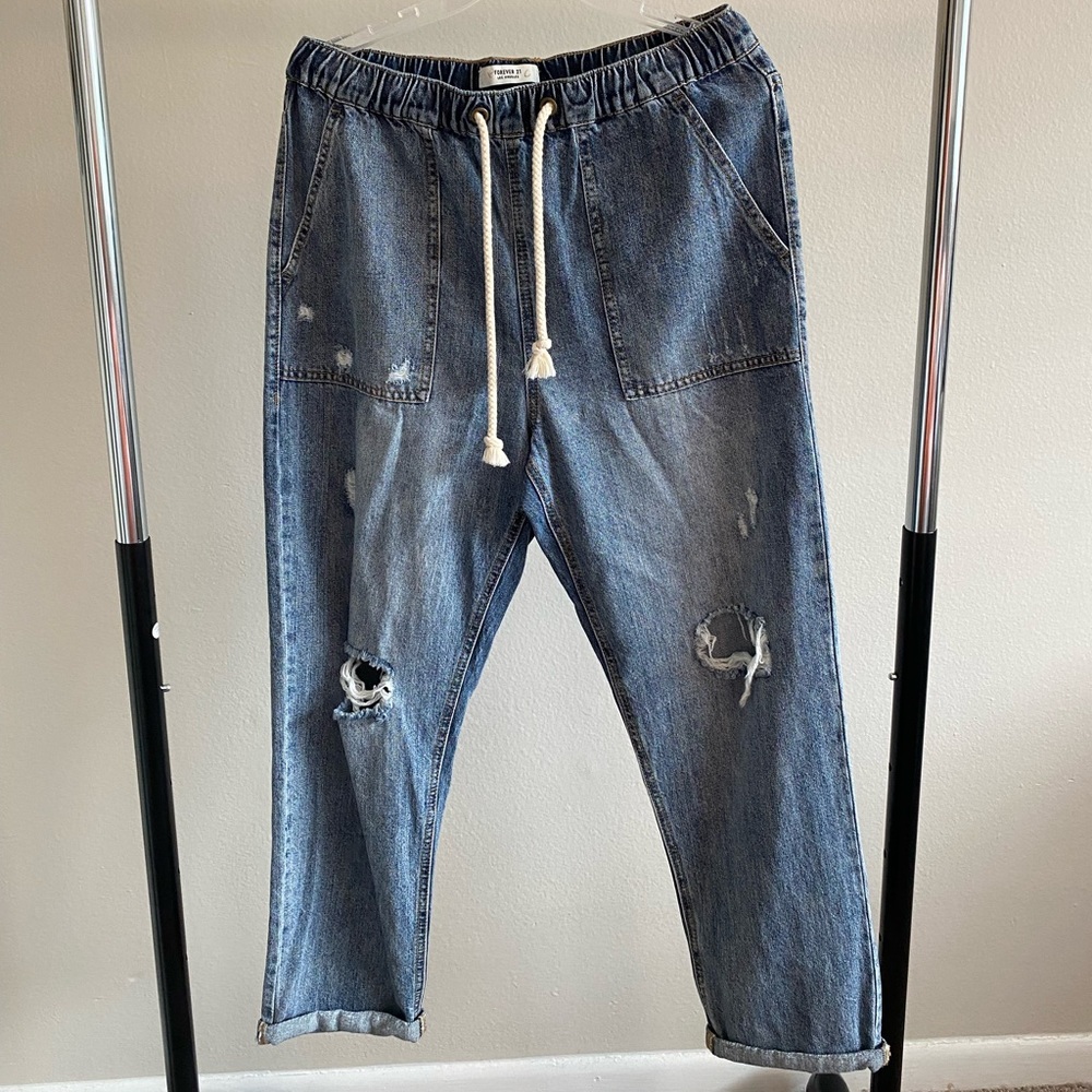 forever 21 jeans!! size 30 (really a 10)😌